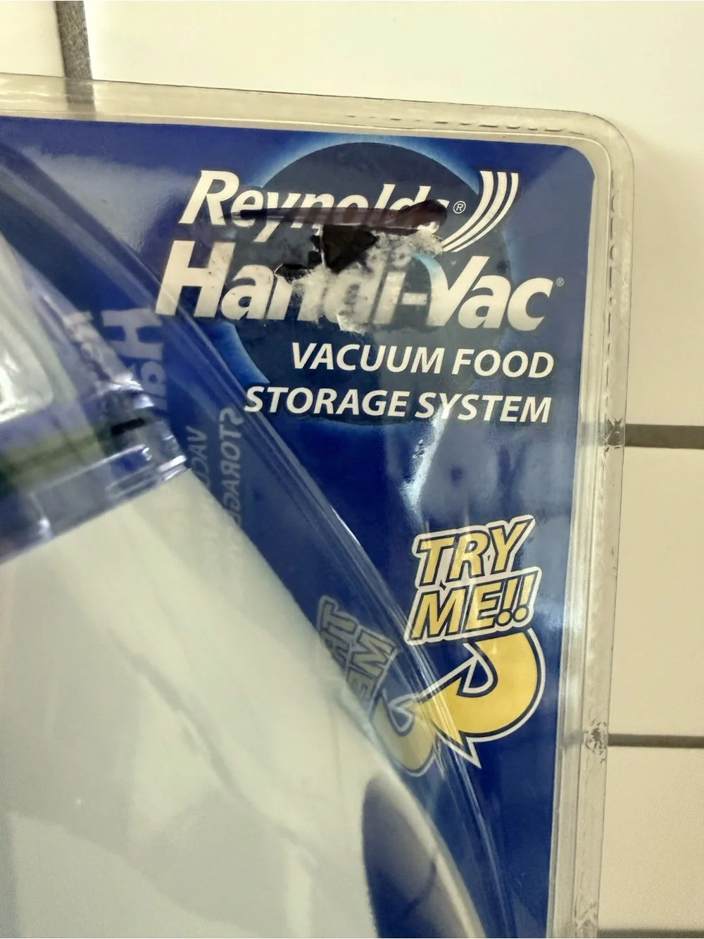New In Package Reynolds Handi-Vac Vacuum-Sealing Starter Kit Bag Batteries